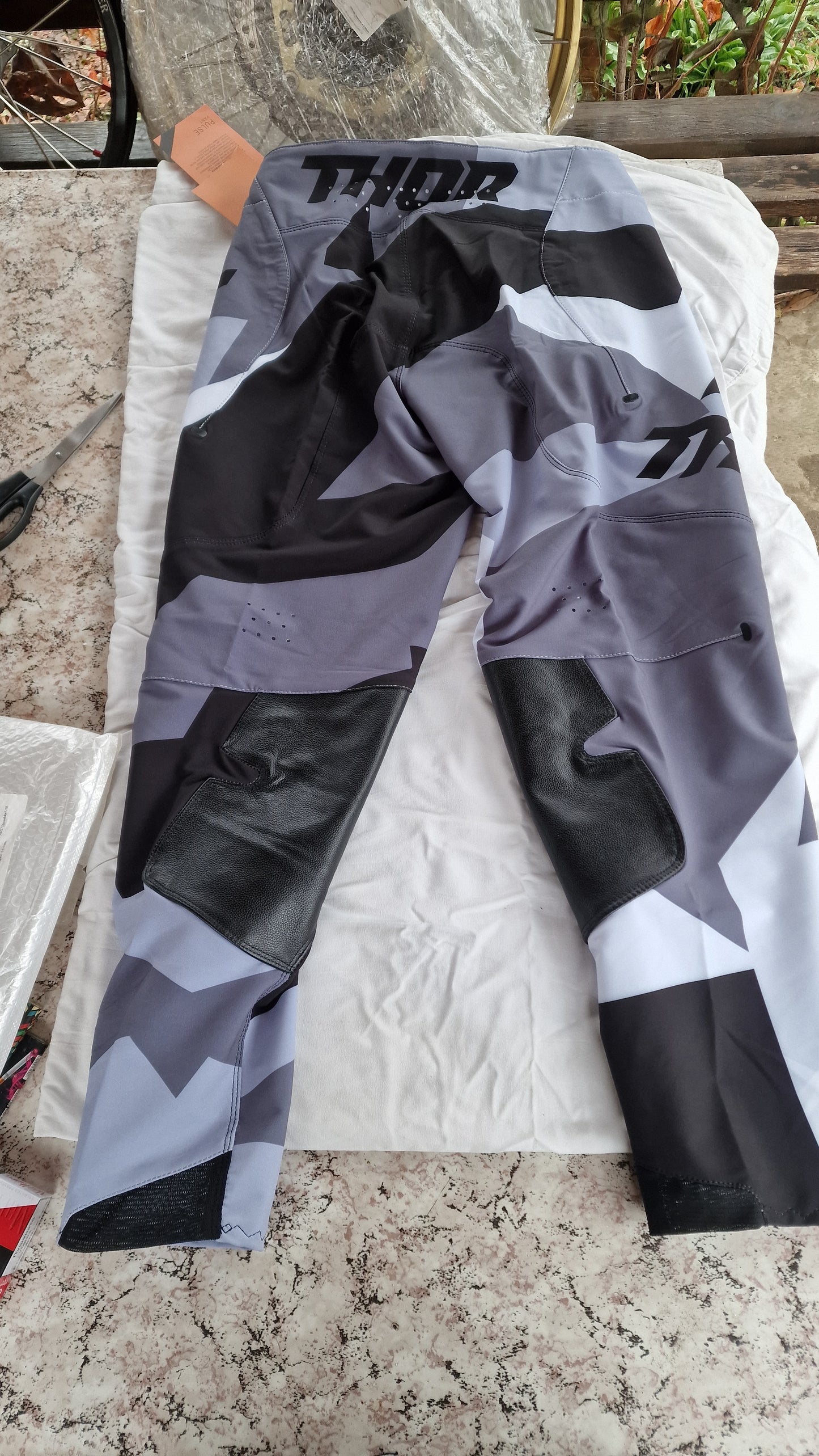 Професионален Ендуро панталон THOR Pulse – Grey/Black Camo