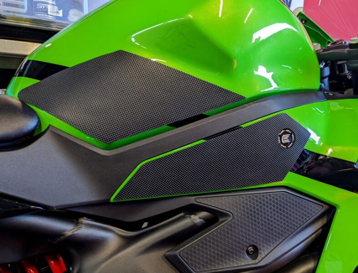 Протектор за резервоар R&G RACING Eazi-Grip Pro Tank Traction Pads Set - Black Kawasaki Ninja ZX4RR 23-25