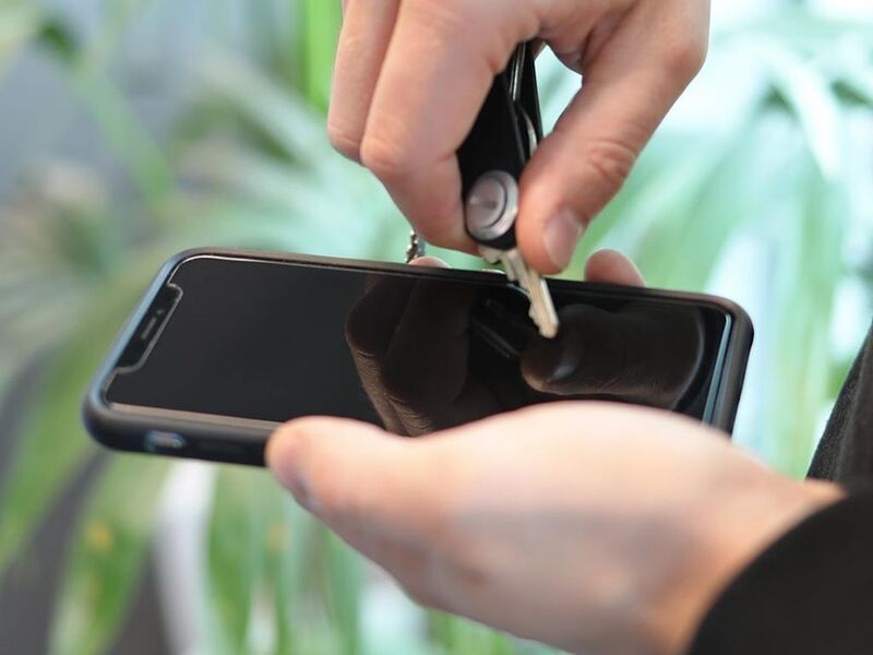 Стъклен протектор за екран QUAD LOCK - iPhone 13/13 Pro