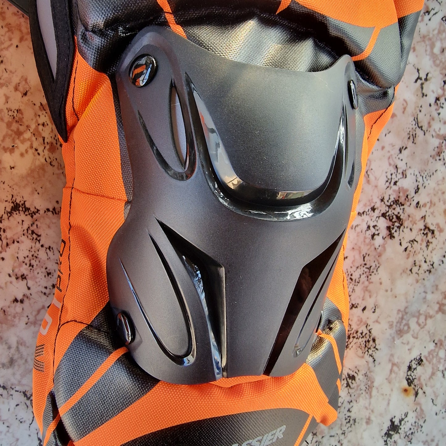 Мотокрос и Ендуро Наколенки Cuirassier K01 Pro – Защитни Протектори за Мотор