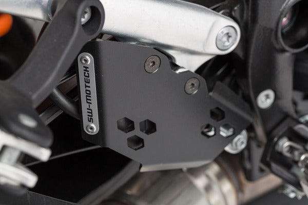 Протектор спирачна помпа SW-MOTECH GUARD BRAKE CYLINDER ADVENTURE 1050 ABS 16