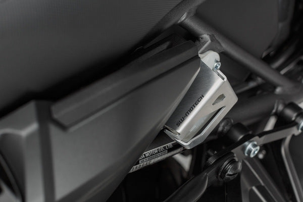 Протектор съд спирачна течност SW-MOTECH BRAKE RESERVOIR GUARD Honda Africa Twin / DCT
