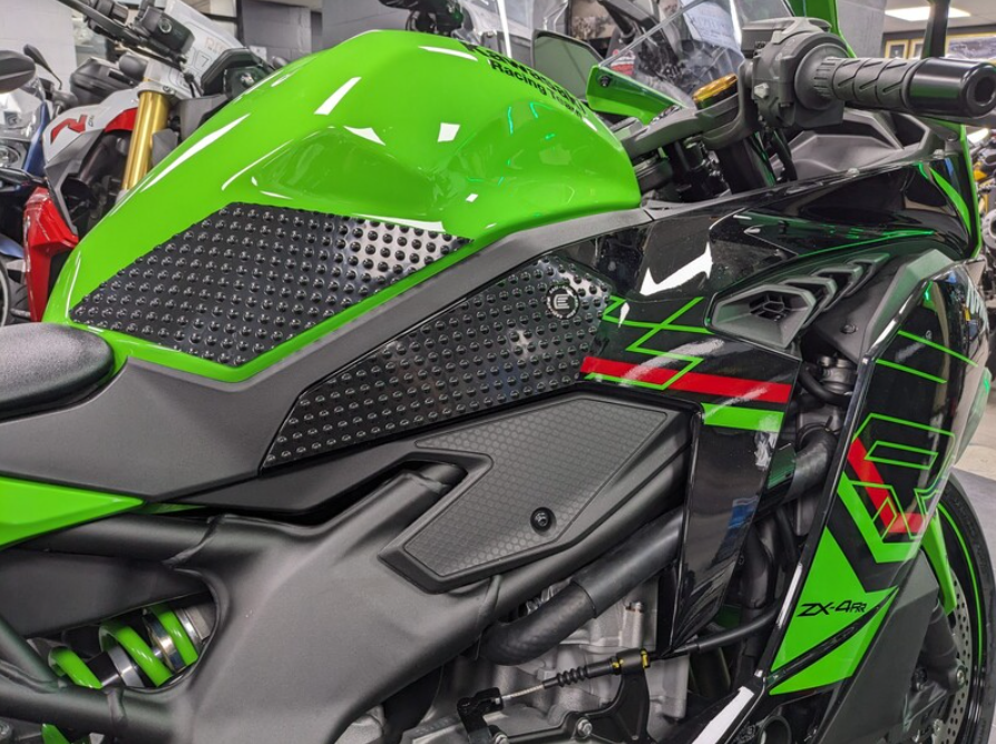 Протектор за резервоар R&amp;G RACING Eazi-Grip Evo Tank Traction Pads Set - Black Kawasaki ZX-4RR 23-25