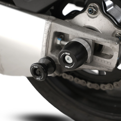 Краш тапи за ост R&amp;G RACING Swingarm Protection Aprilia Tuono 1100 V4 25-26