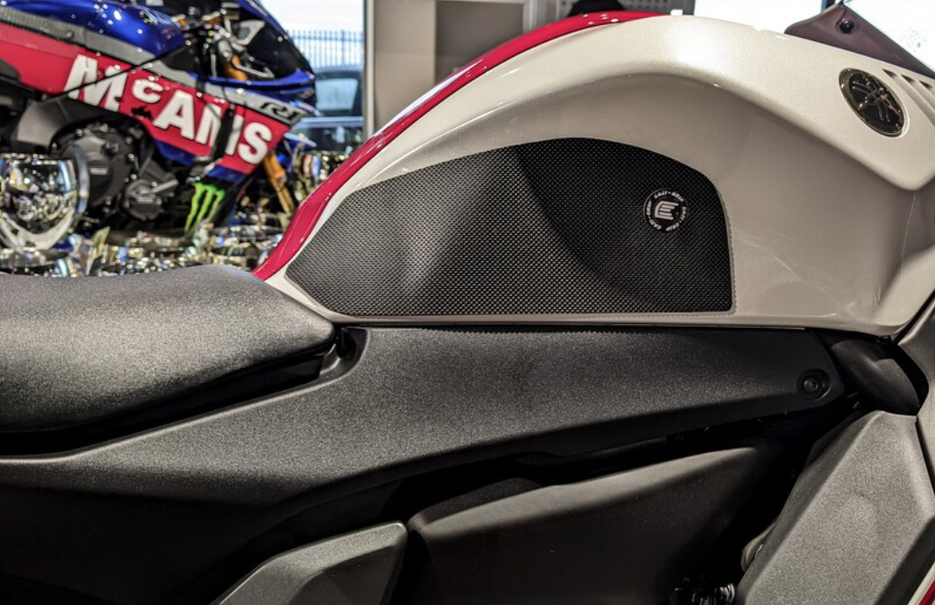 Протектор за резервоар R&amp;G RACING Eazi-Grip Pro Tank Traction Pads Set - Black Yamaha R7 22-25
