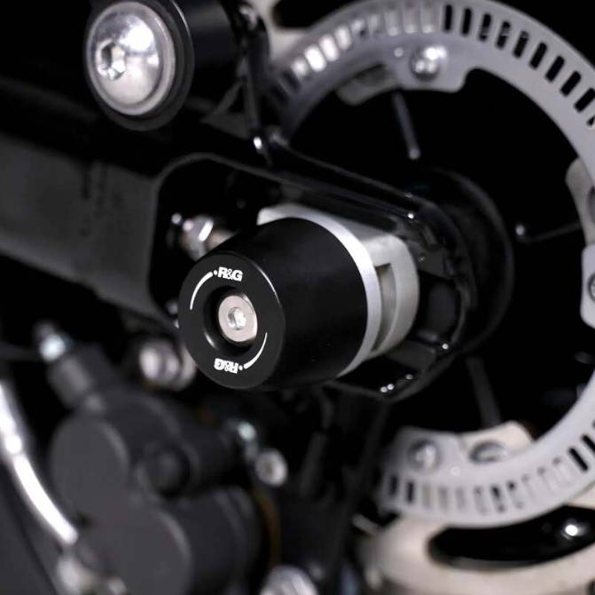 Краш тапи за ост R&amp;G RACING Swingarm Protection Triumph Scrambler 900 23 / Speed Twin 1200 24-26 / 900 25-26