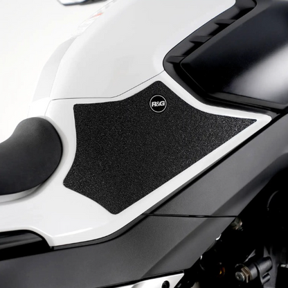 Протектор за резервоар R&amp;G RACING Tank Traction Pads (Set 2 Pieces) - Black CFMOTO 800NK SPORT 23-25 / ADVANCED 23-24
