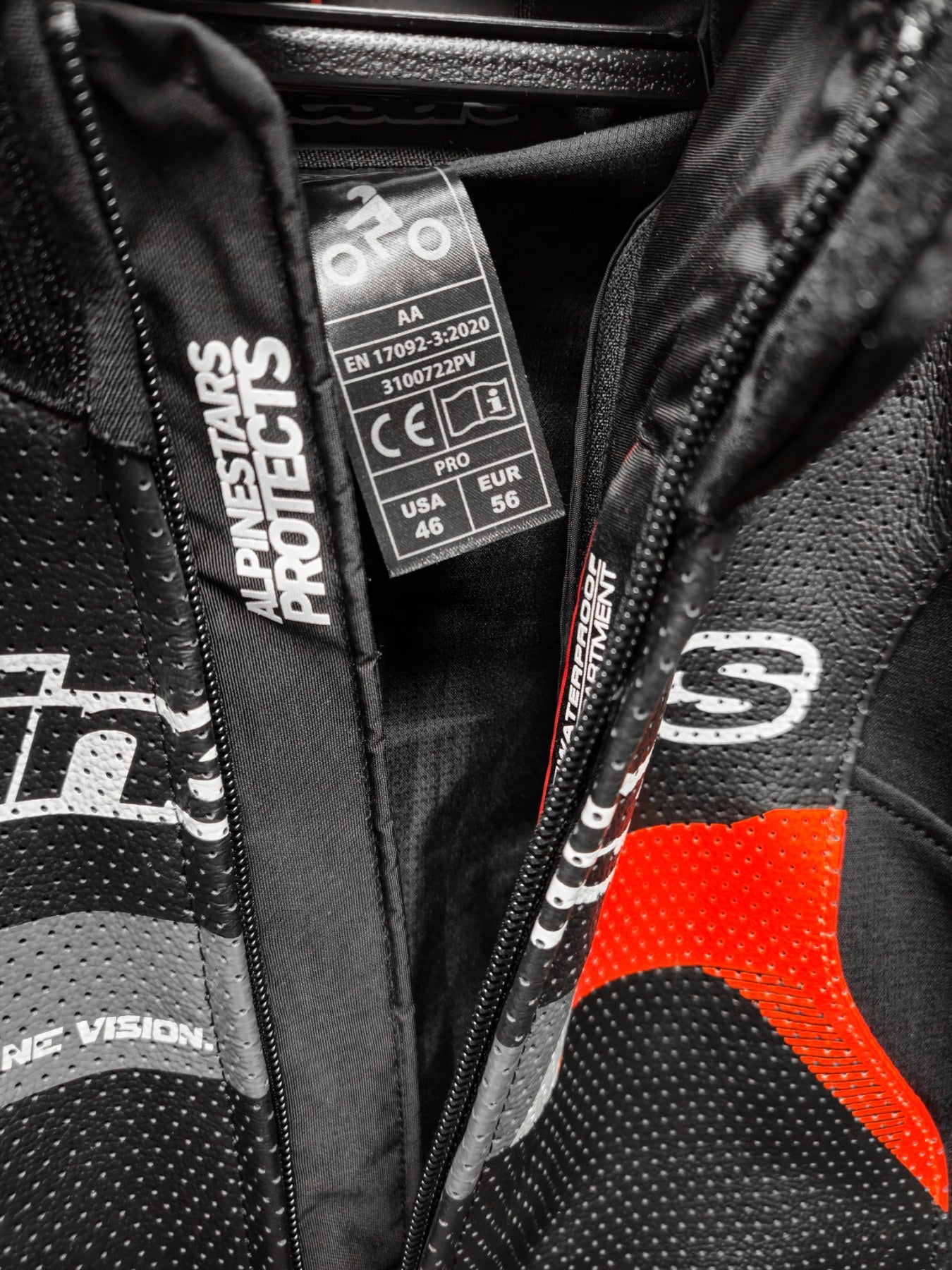 Кожено мото яке ALPINESTARS GP Force Airflow BWR ZJ08032401